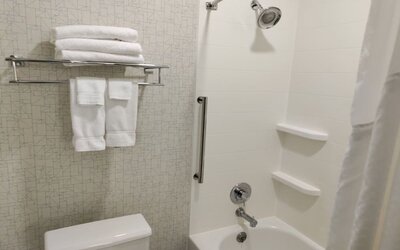 Guest bathroom with shower and tub at Holiday Inn Express Newberg - Wine Country.