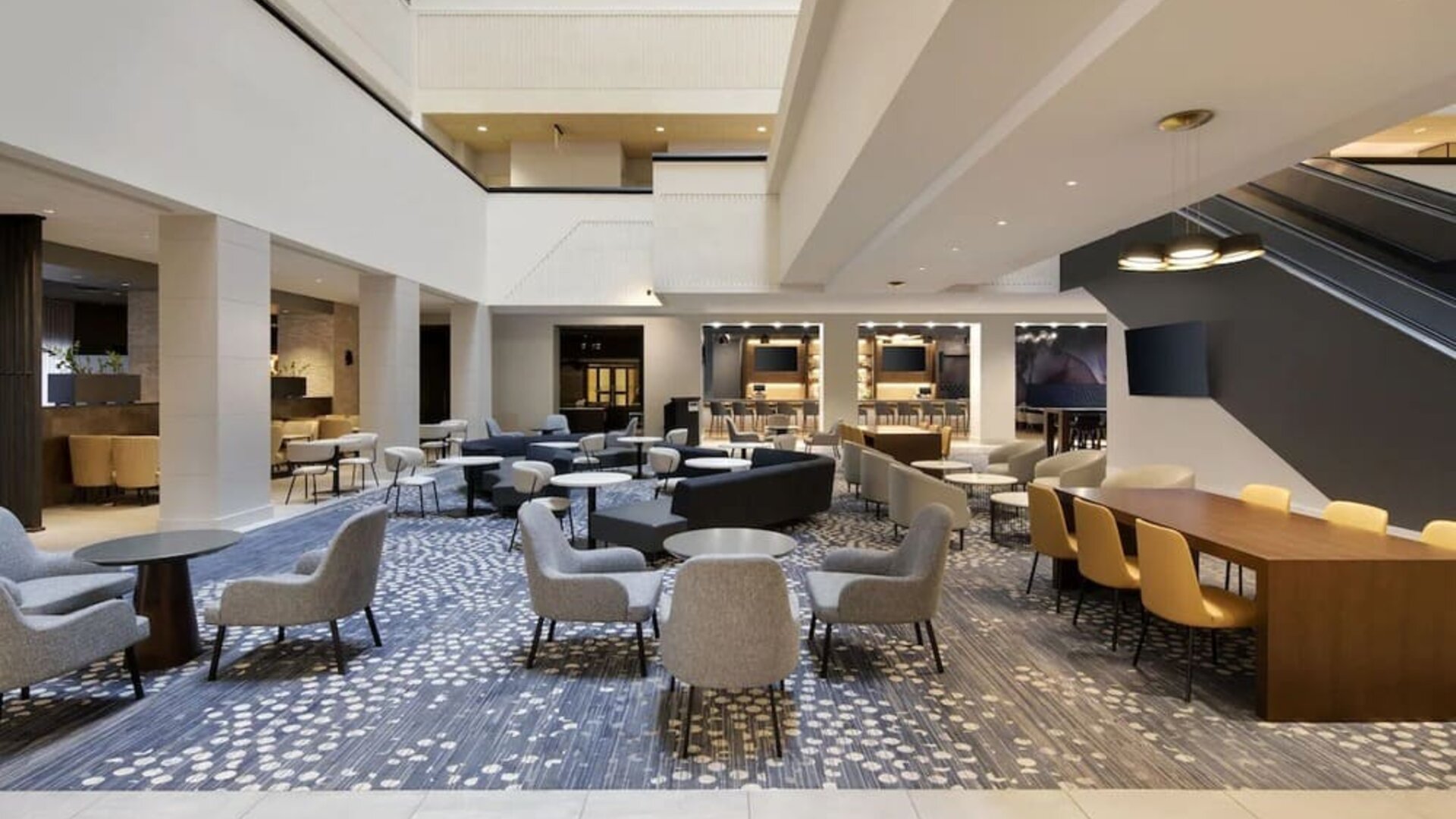 Lobby and coworking lounge at Hyatt Regency Milwaukee.