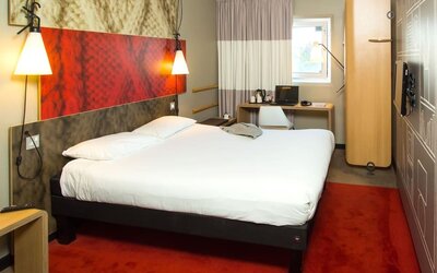 Standard day use room with king bed and work desk at ibis Leicester City.