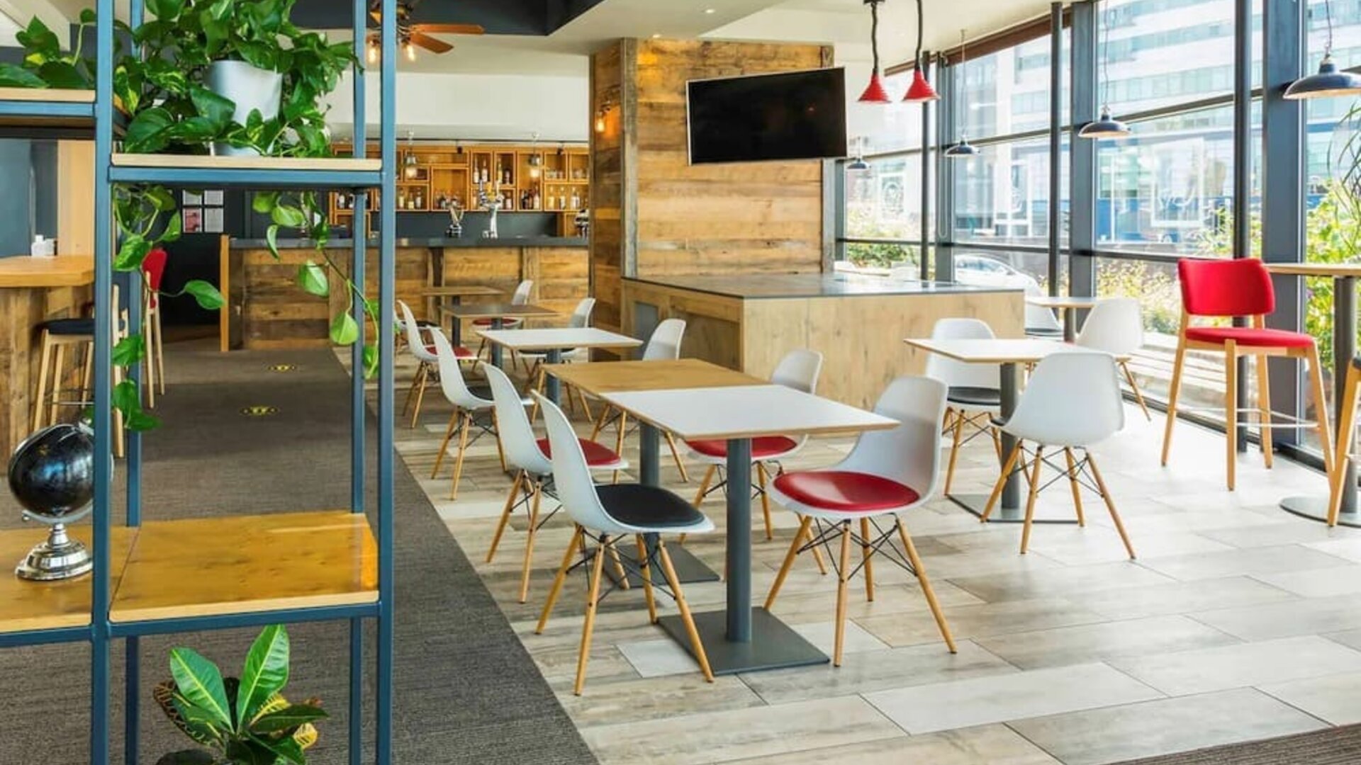 Hotel bar and lounge area, perfect for co-working at ibis Leicester City.