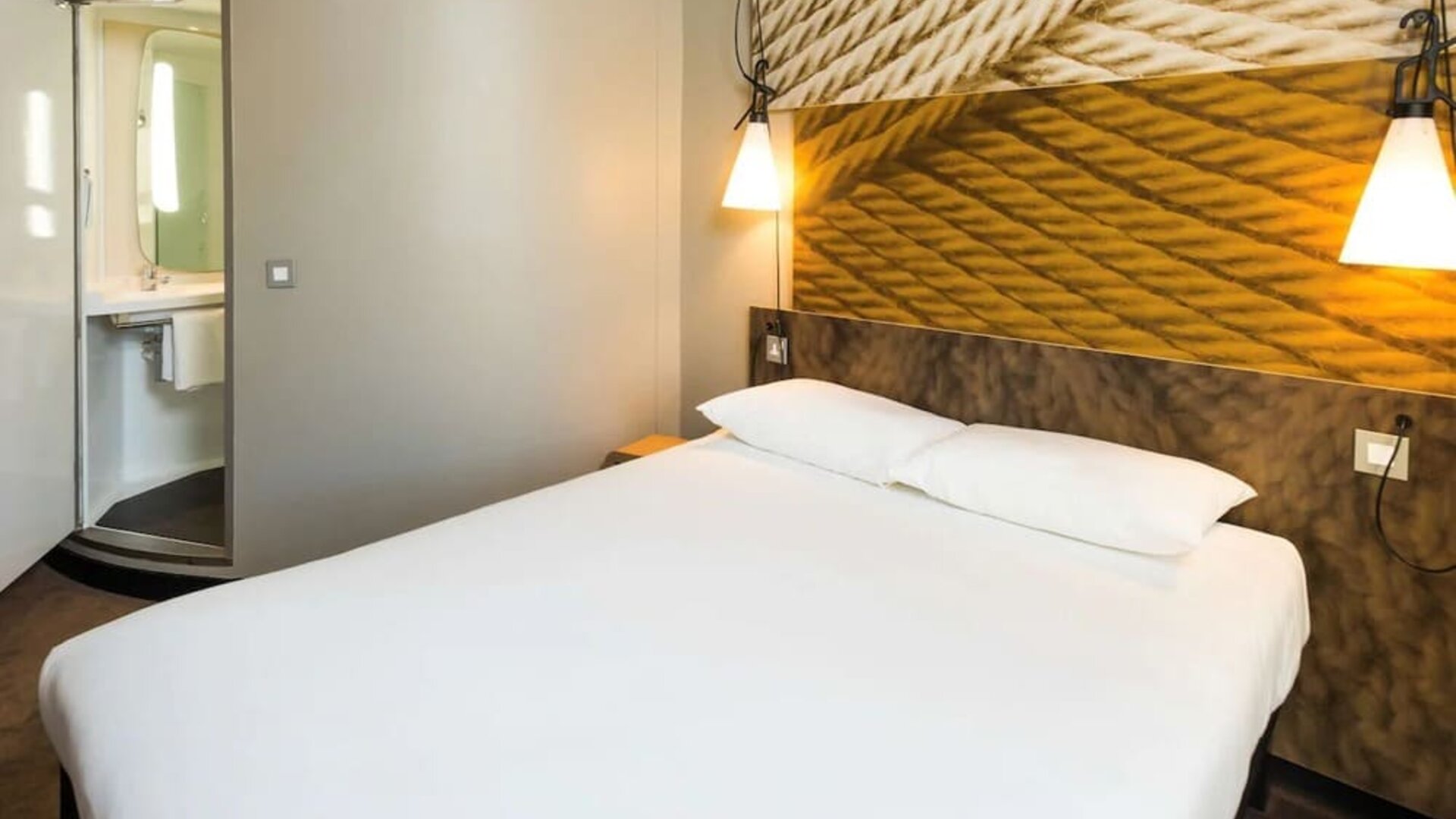 Day use room with private bathroom at ibis Leicester City.