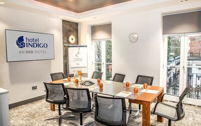 Professional meeting room at Indigo London-Paddington Hotel.