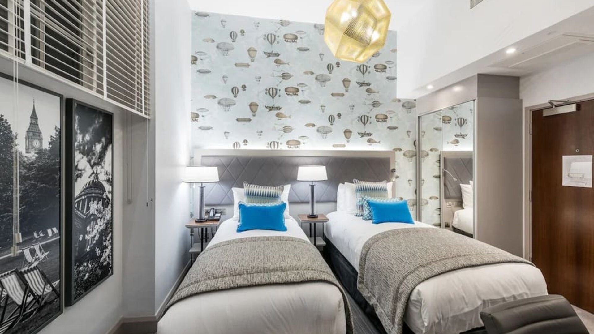 Day use twin room at Mercure London Hyde Park Hotel.