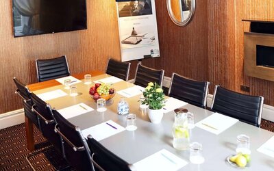 Professional meeting room at Mercure London Hyde Park Hotel.