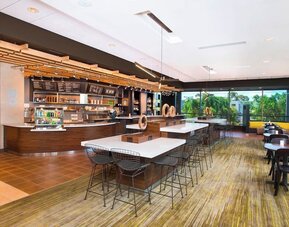 Dining area perfect for coworking at Courtyard By Marriott Redwood City.