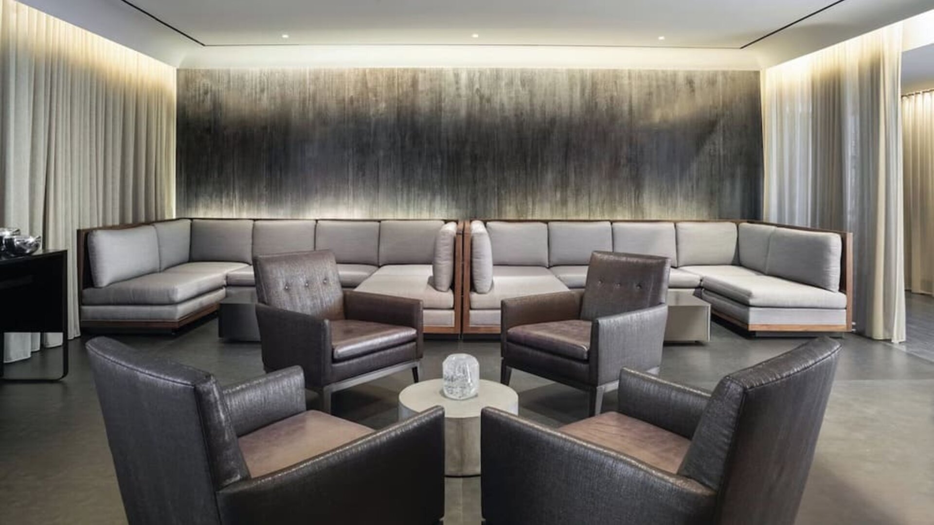 Hotel lounge at The Knickerbocker Hotel.