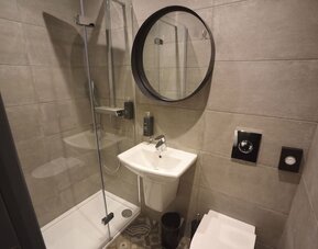 Guest bathroom with shower at The Pack And Carriage London Hotel.