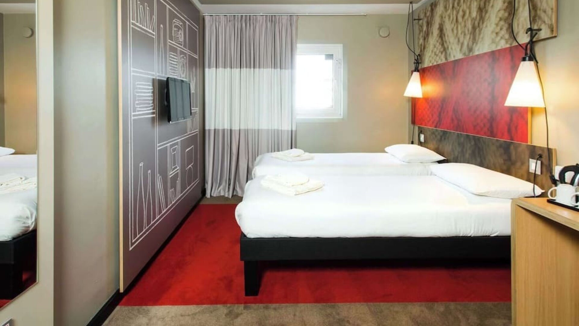 Day use twin room at Ibis Plymouth.