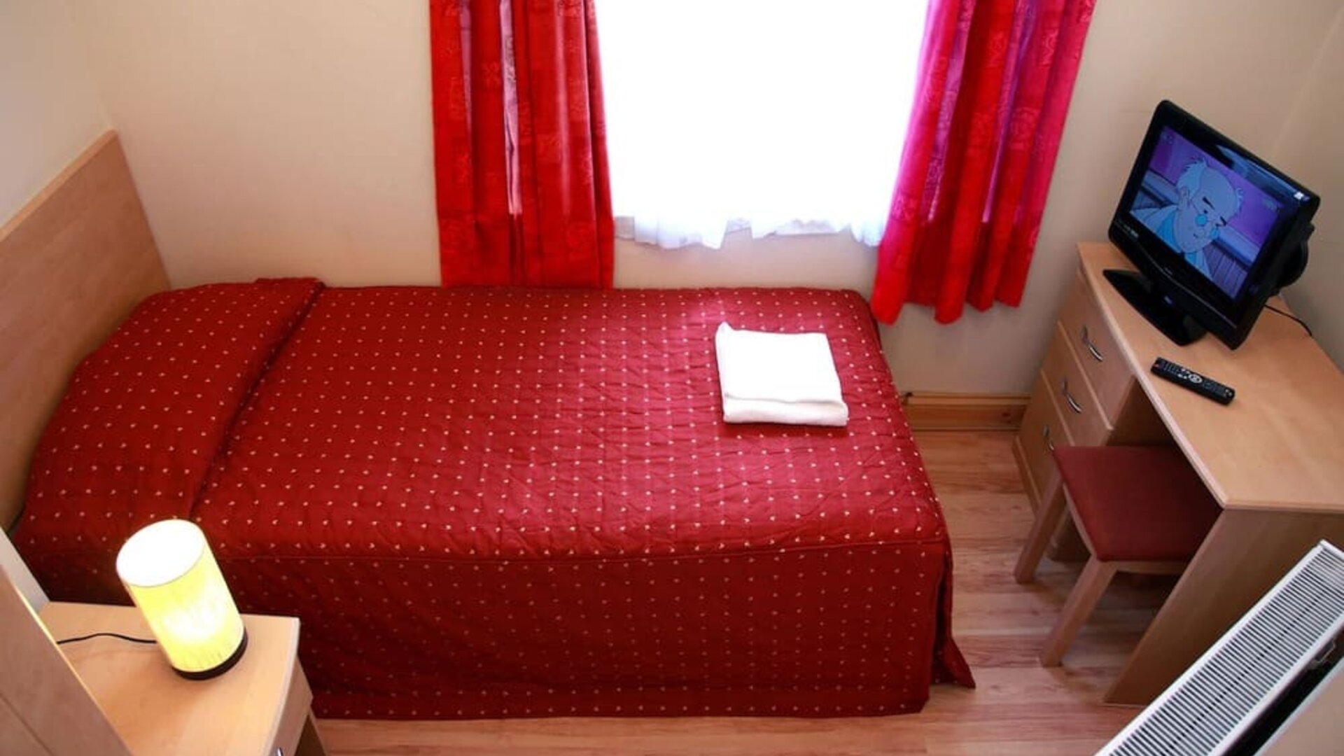 Day use room with work desk at Elmwood Hotel.