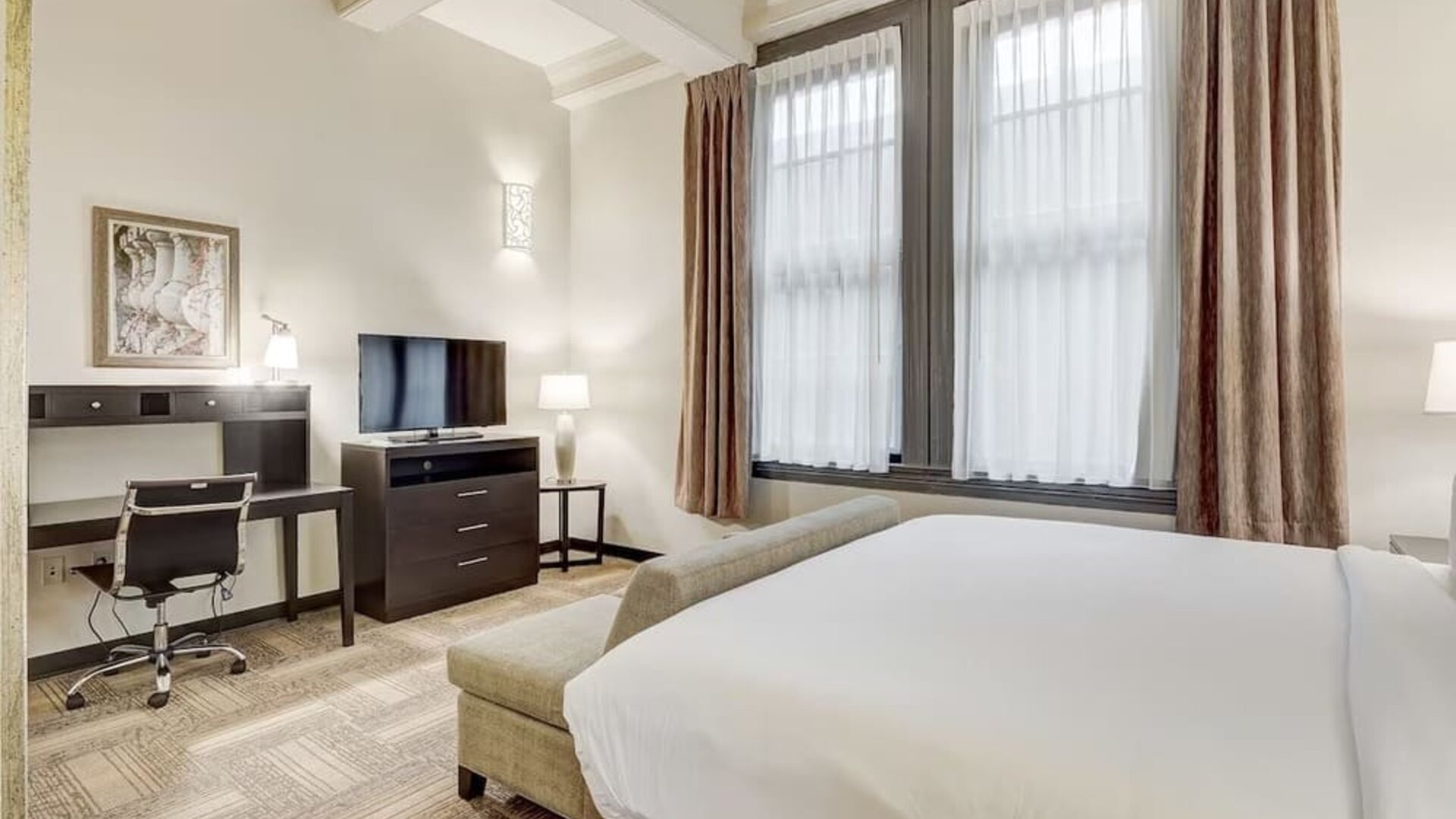 Day use room amenities at Staybridge Suites Baltimore - Inner Harbor.