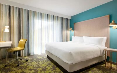 Day use room with natural light at Embassy Suites Boulder.
