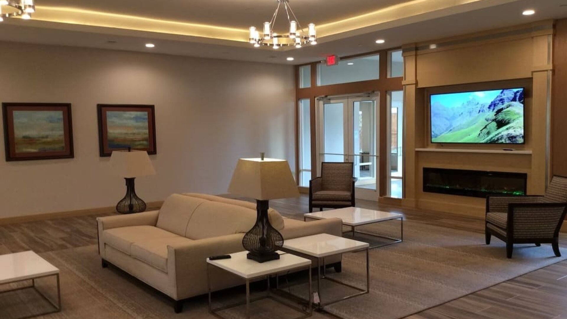 Lobby and coworking lounge at Holiday Inn - Trophy Club.