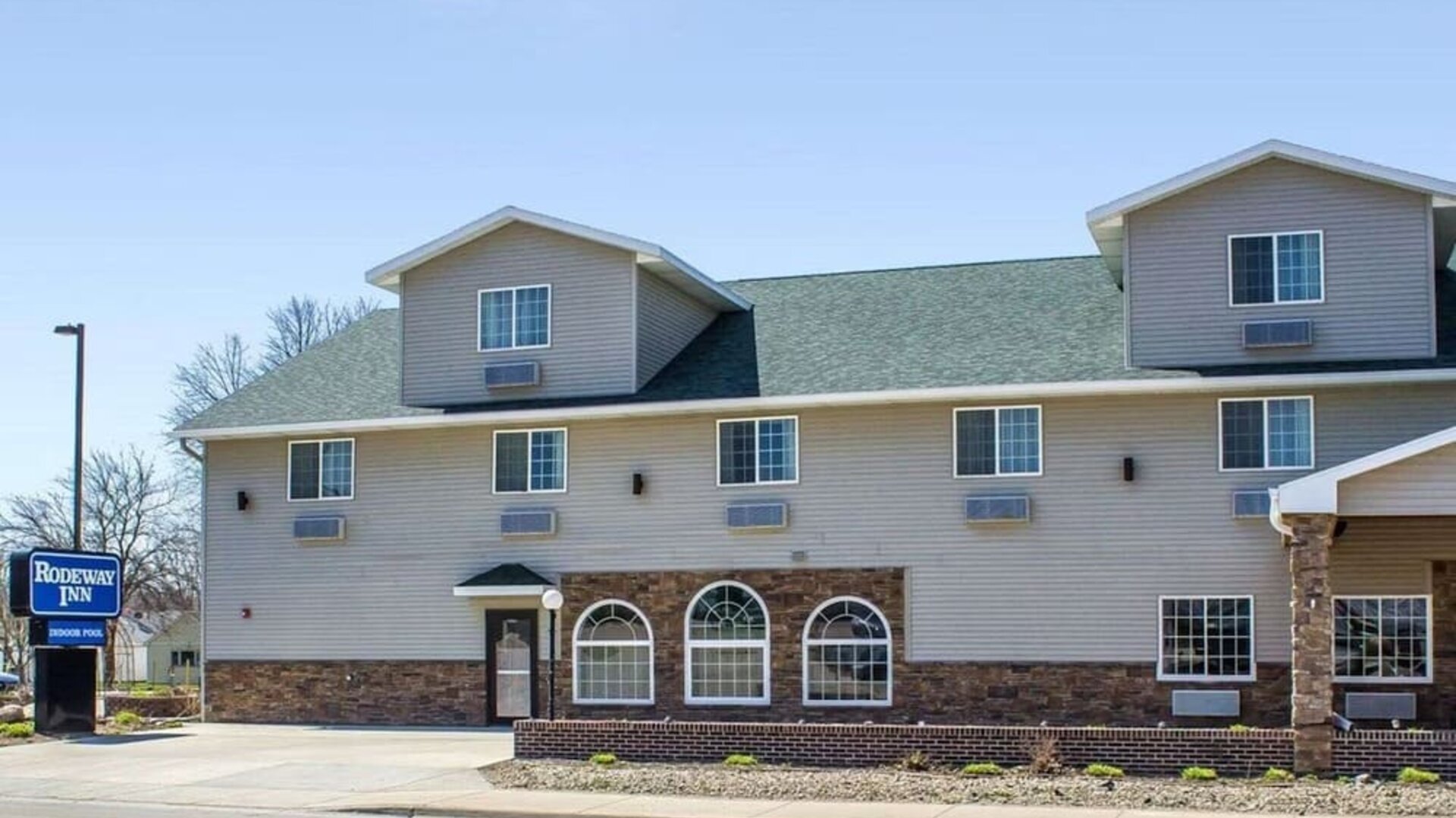 Hotel exterior at Rodeway Inn Milford.