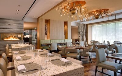 Dining area perfect for coworking at Hilton McLean Tysons Corner.