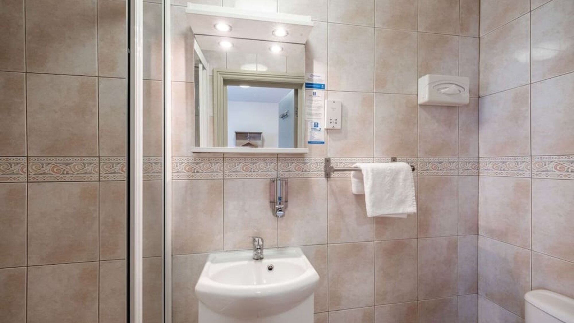 Guest bathroom with shower at Comfort Inn Edgware Road.