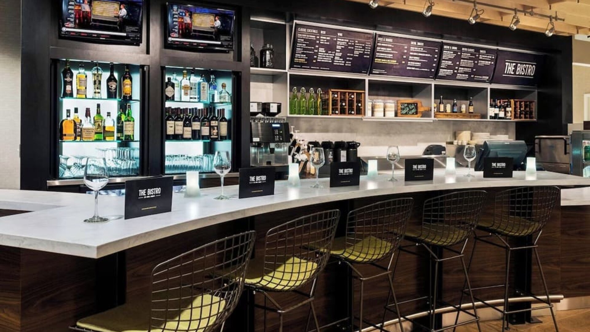 Hotel bar at Courtyard By Marriott Ruston.