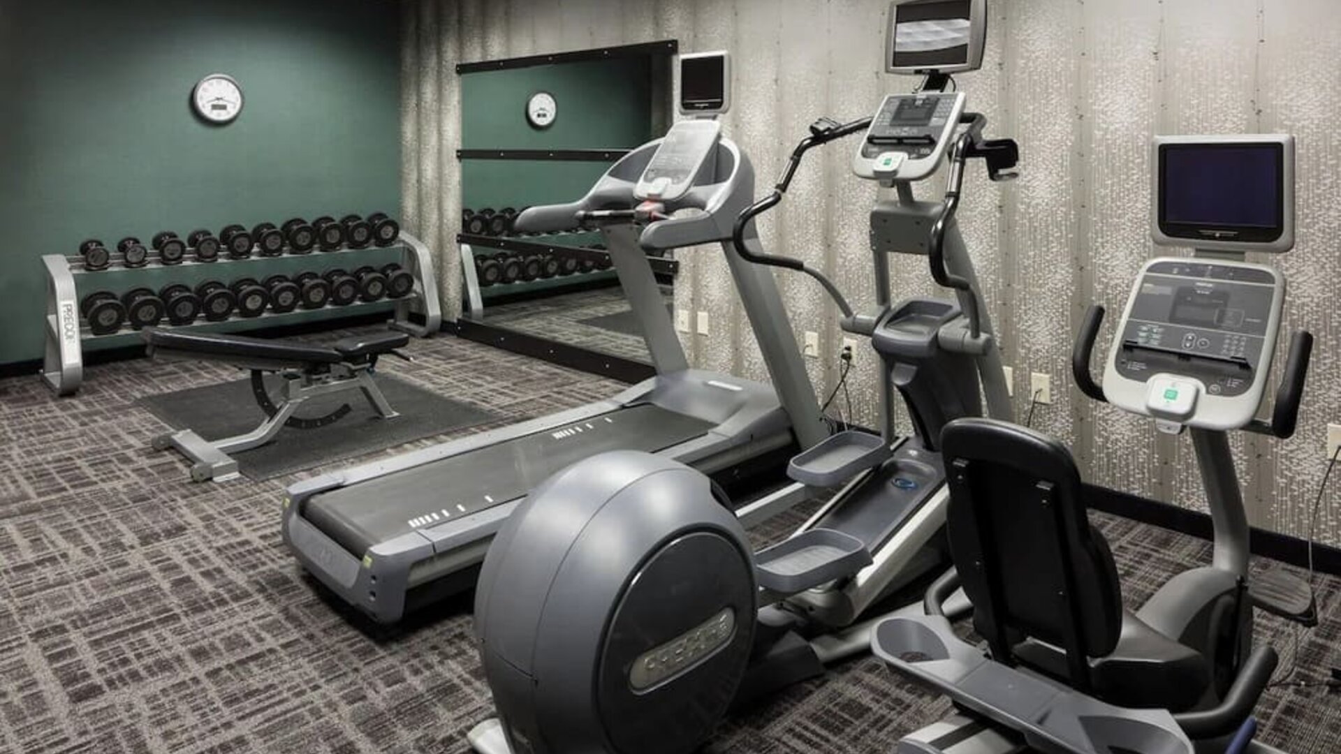 Fitness center at Courtyard By Marriott Santa Clarita Valencia.