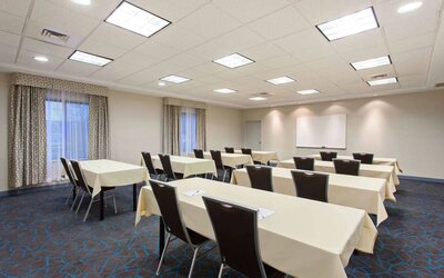 Meeting room at Hampton Inn & Suites Clovis.