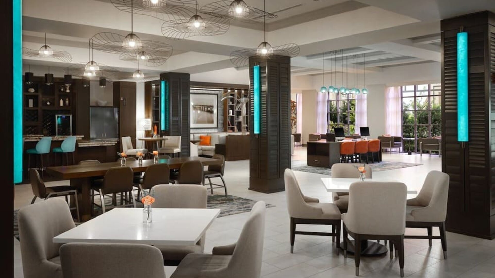 Dining area perfect for coworking at Marriott Boca Raton.