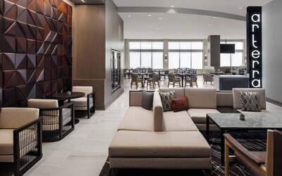 Dining area perfect for coworking at Marriott Del Mar.