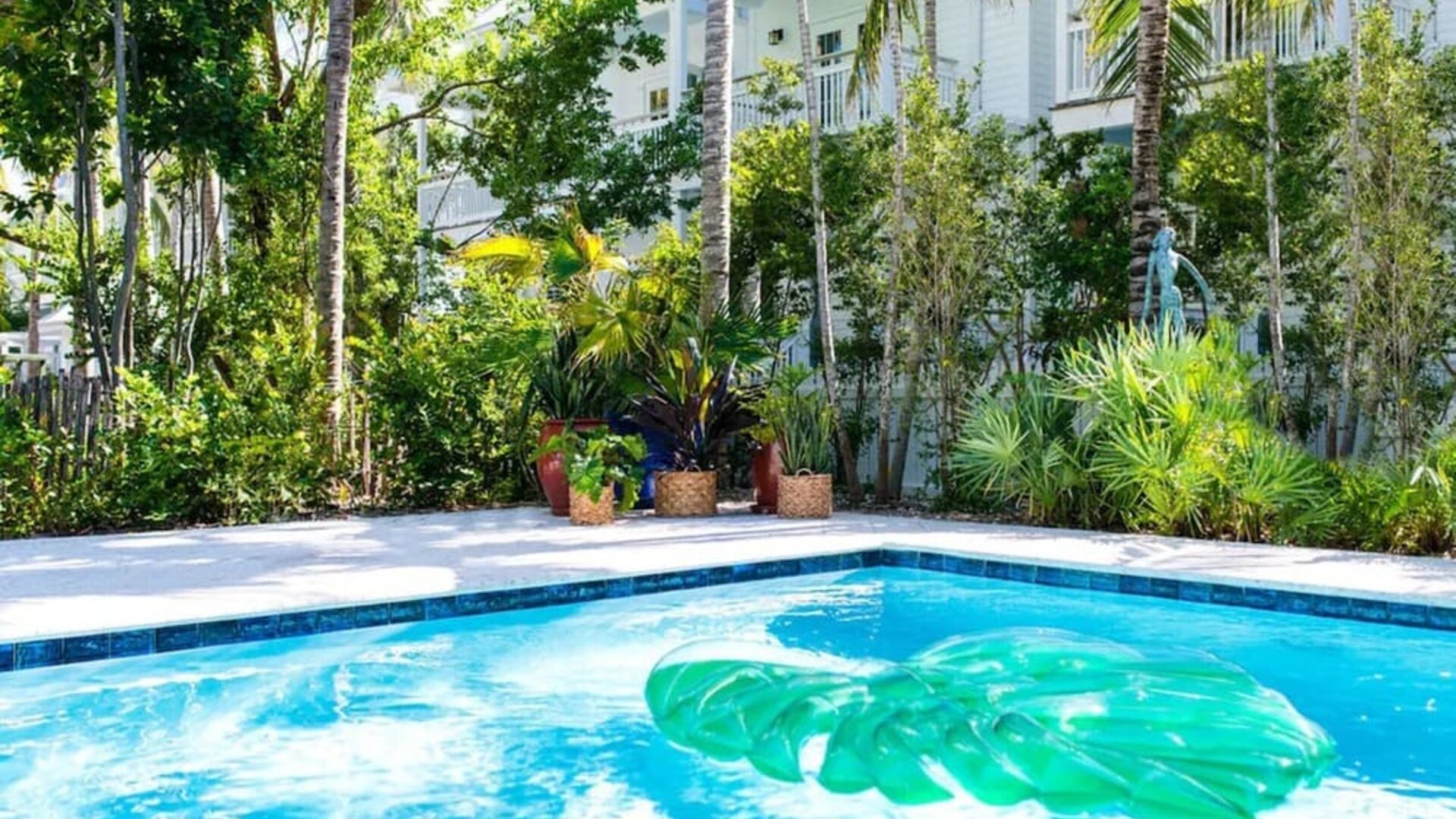 Swimming pool at Parrot Key Hotel & Villas.
