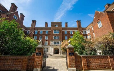 Entrance of The Wellington by Blue Orchid Hotel (FKA The Rochester).