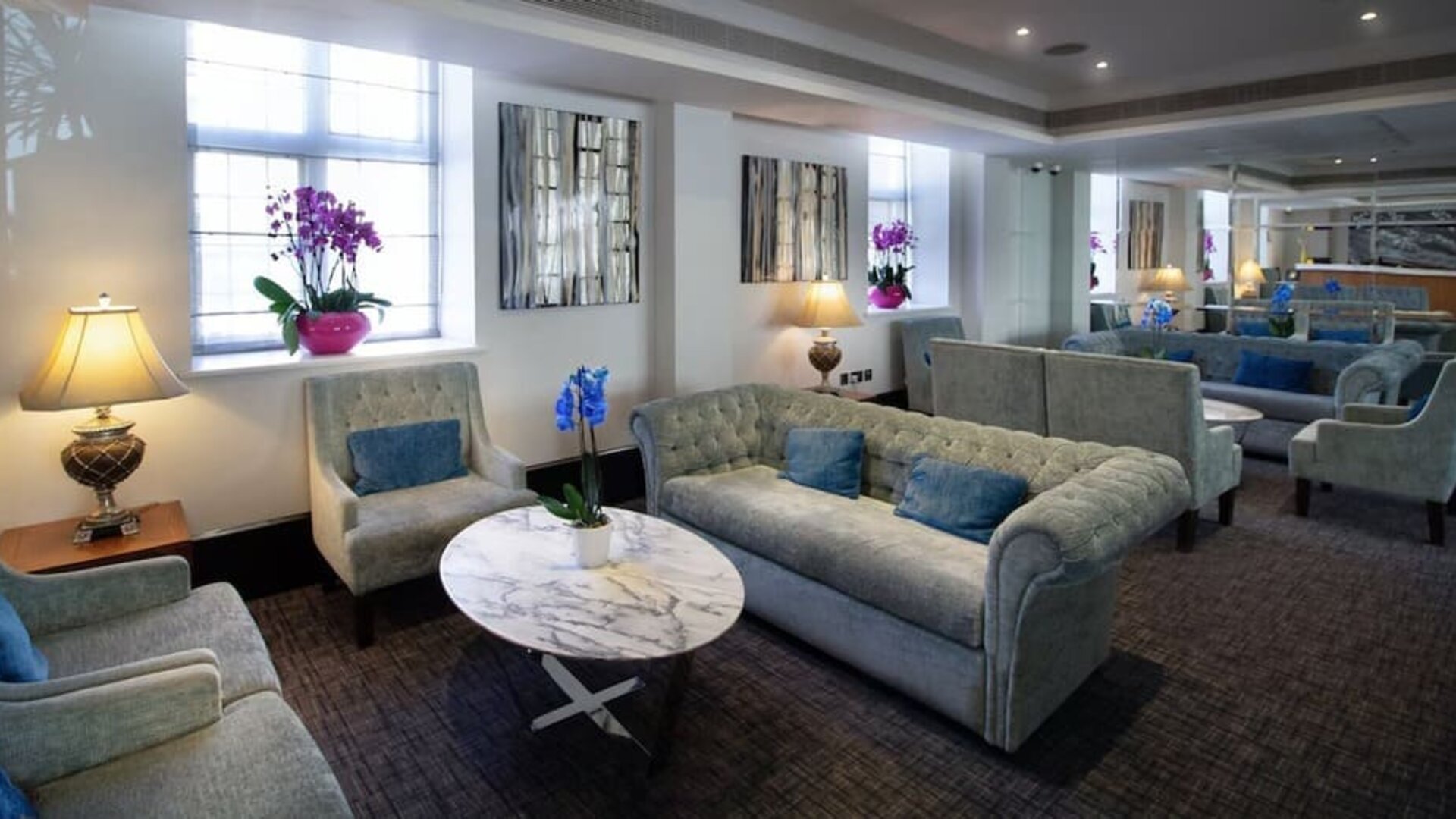 Comfortable lobby lounge at The Wellington by Blue Orchid Hotel (FKA The Rochester).