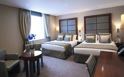 Day use twin room with work desk and lounge area at The Wellington by Blue Orchid Hotel (FKA The Rochester).