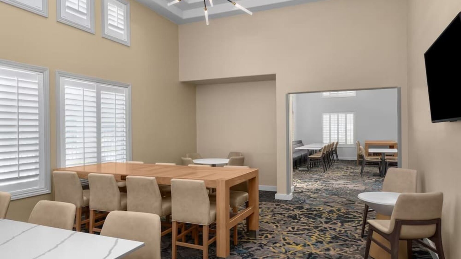 Dining area perfect for coworking at Residence Inn Santa Clarita.