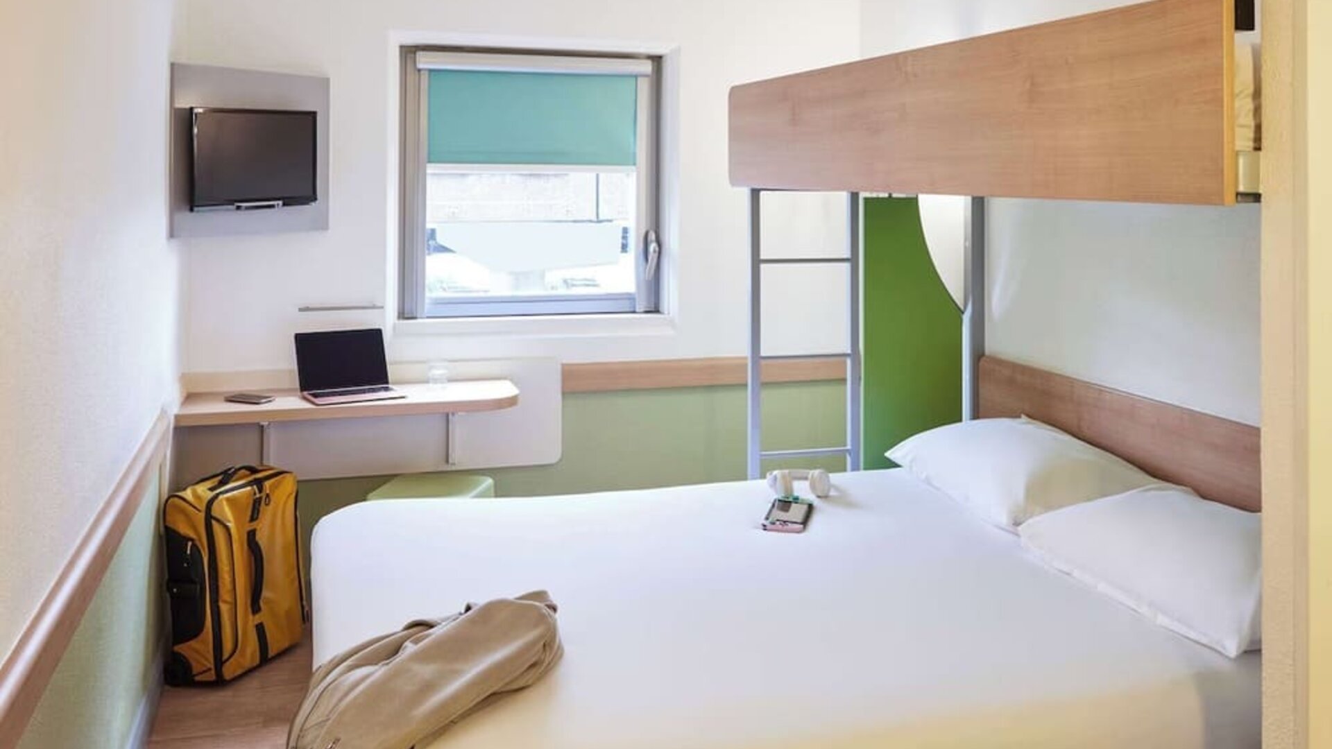 Day use room with work desk at Hotel IBIS Budget Birmingham Airport.
