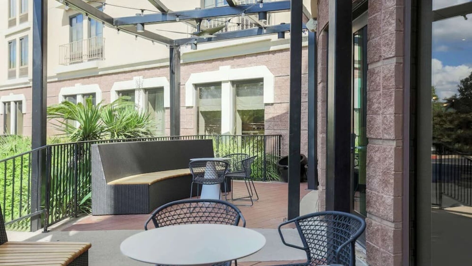 Courtyard perfect for coworking at DoubleTree By Hilton Austin University Area.