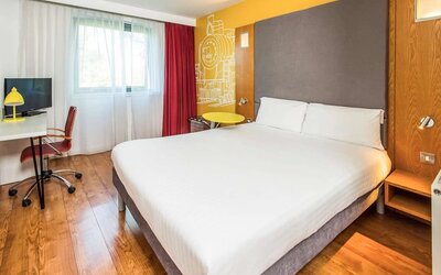 Bright and spacious day use room with king bed and work desk at Ibis Styles Crewe.