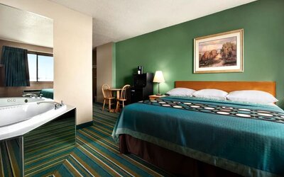 Day use room with tub at Coratel Inn & Suites By Jasper New Richmond.
