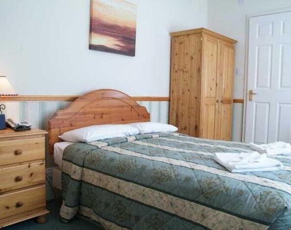 Day use room at Gatwick Belmont Hotel.