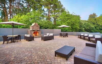 Picnic area perfect for coworking at Courtyard By Marriott Charlotte Airport/Billy Graham Parkway.