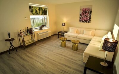 In-room living at Wyndham Garden North Bergen Near Secaucus.