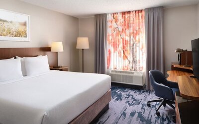 Day use room with work desk at Fairfield Inn & Suites By Marriott Jacksonville.