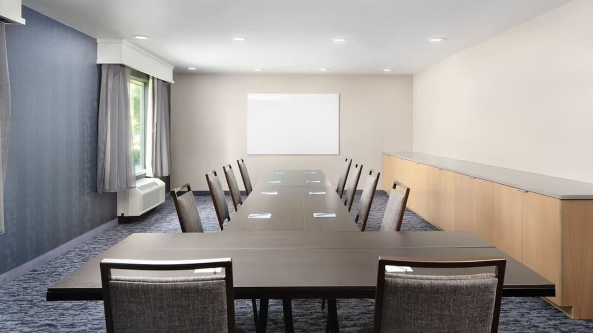 Meeting room at Fairfield Inn & Suites By Marriott Jacksonville.