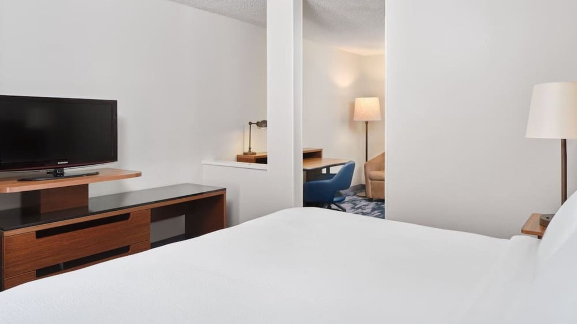 Day use room amenities at Fairfield Inn & Suites By Marriott Jacksonville.