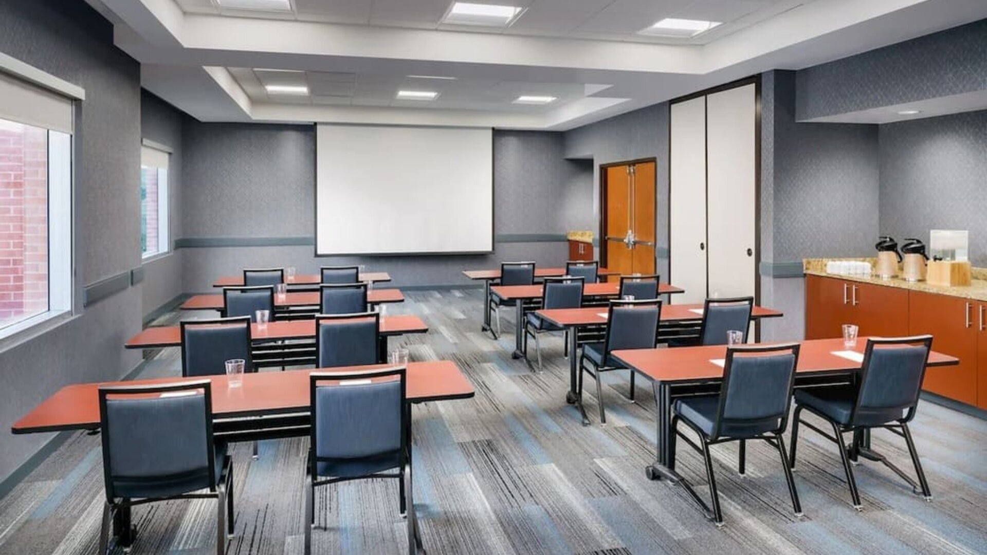 Spacious meeting room at Hyatt HOUSE Fort Lauderdale Airport-South & Cruise Port.