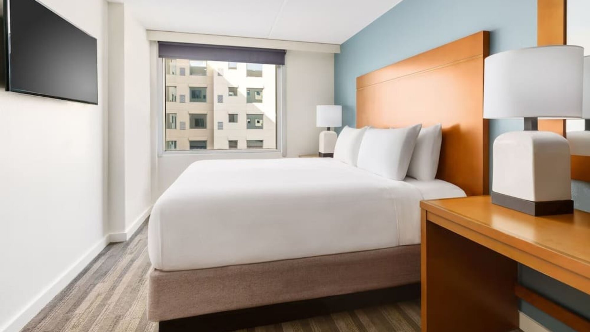 Day use room with natural light at Hyatt HOUSE Fort Lauderdale Airport-South & Cruise Port.