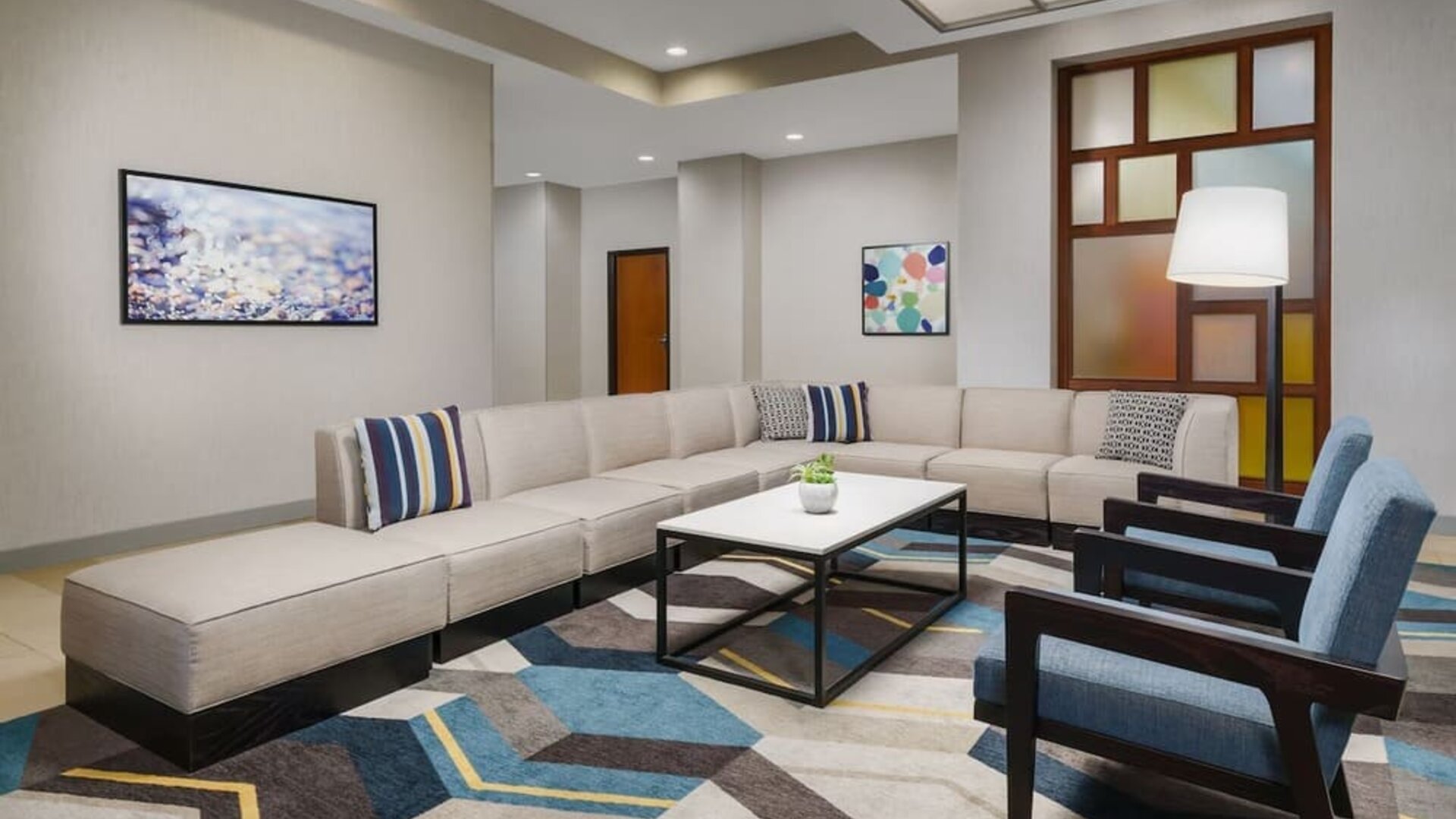 Lobby and coworking lounge at Hyatt HOUSE Fort Lauderdale Airport-South & Cruise Port.