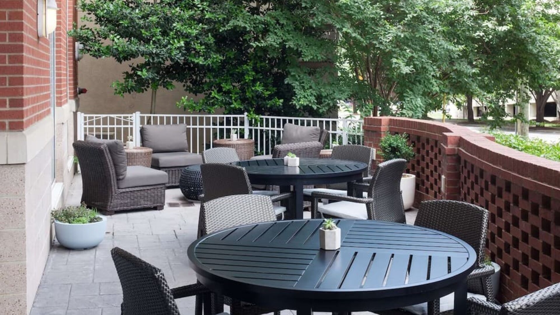 Courtyard perfect for coworking at Hilton Garden Inn Nashville Vanderbilt.