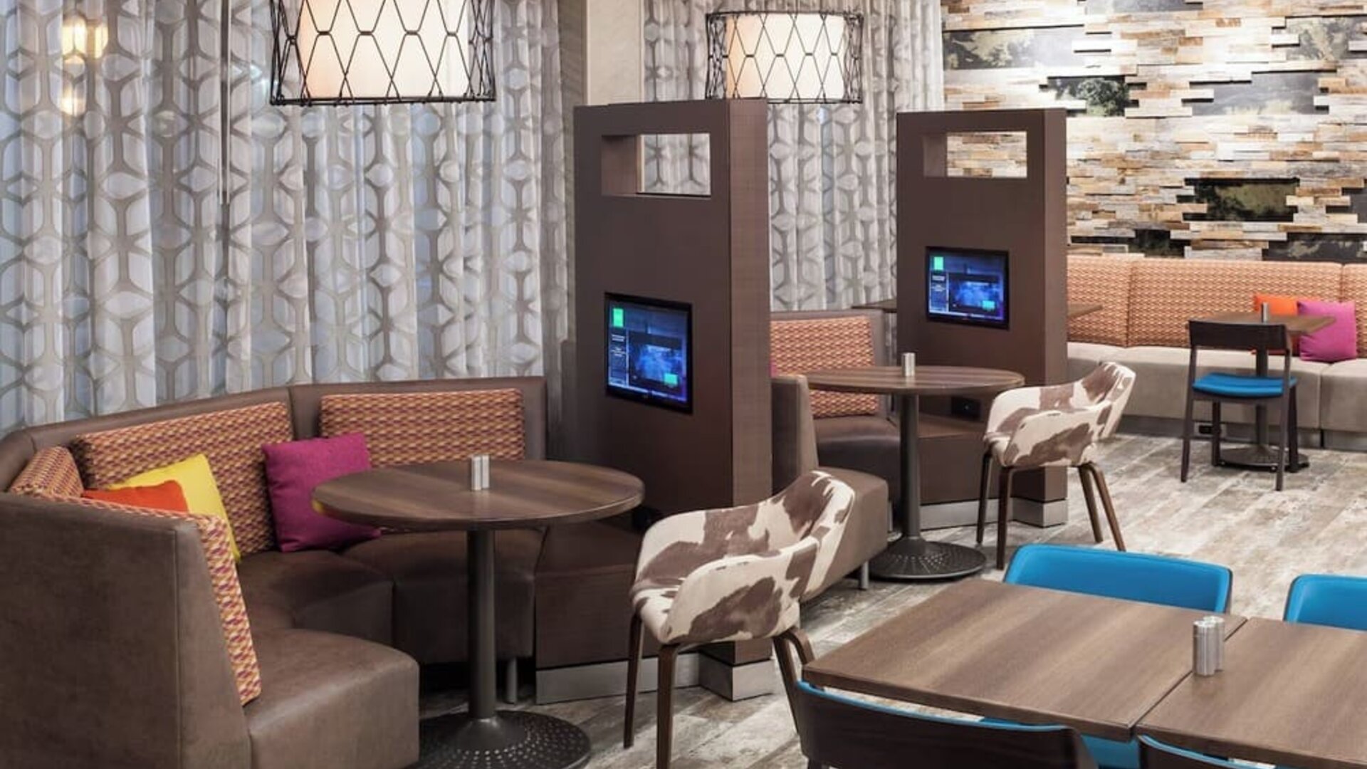 Media pods perfect for coworking at Courtyard By Marriott Fort Worth Historic Stockyards.