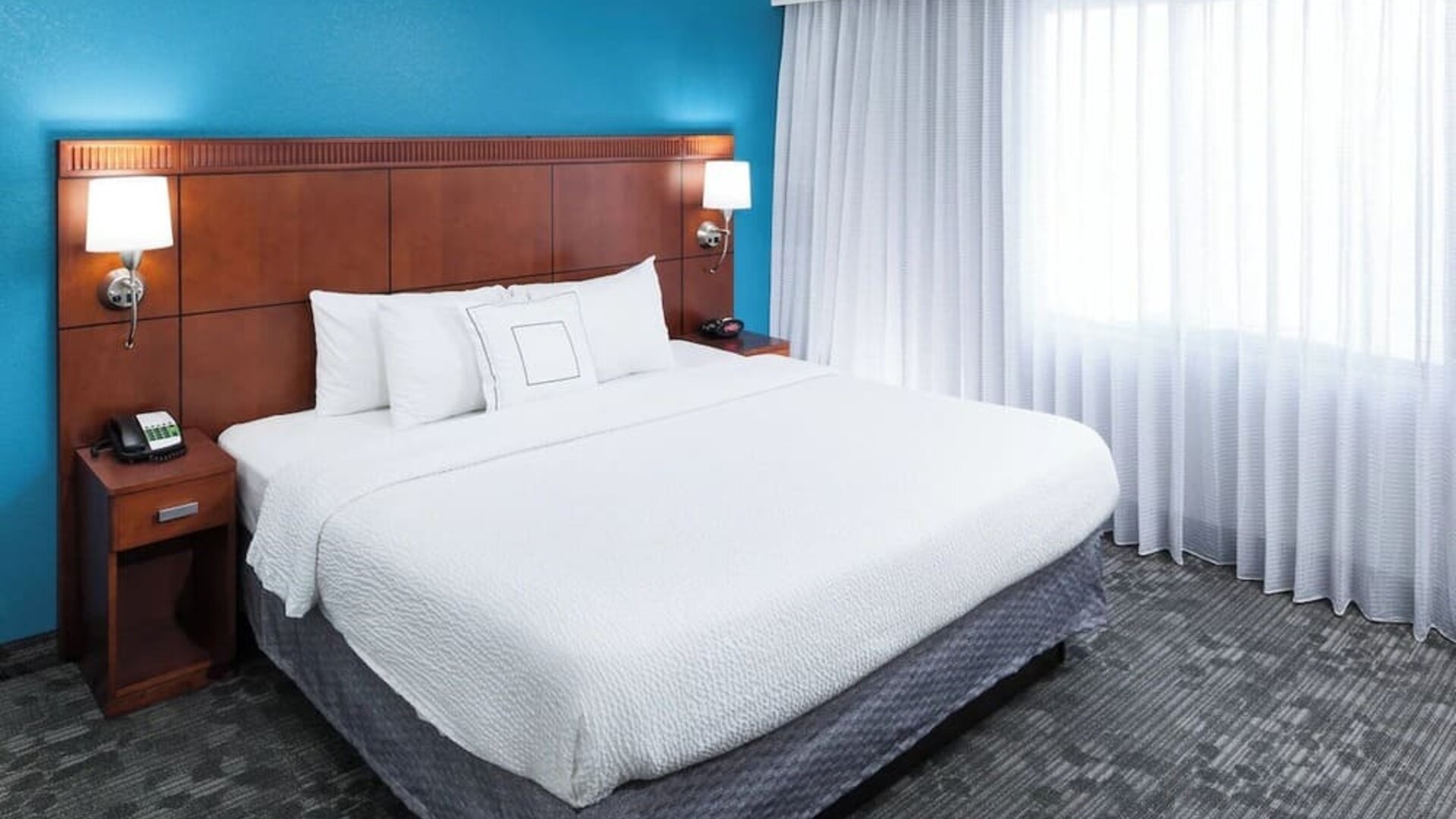 Day use room with natural light at Courtyard By Marriott Hattiesburg.
