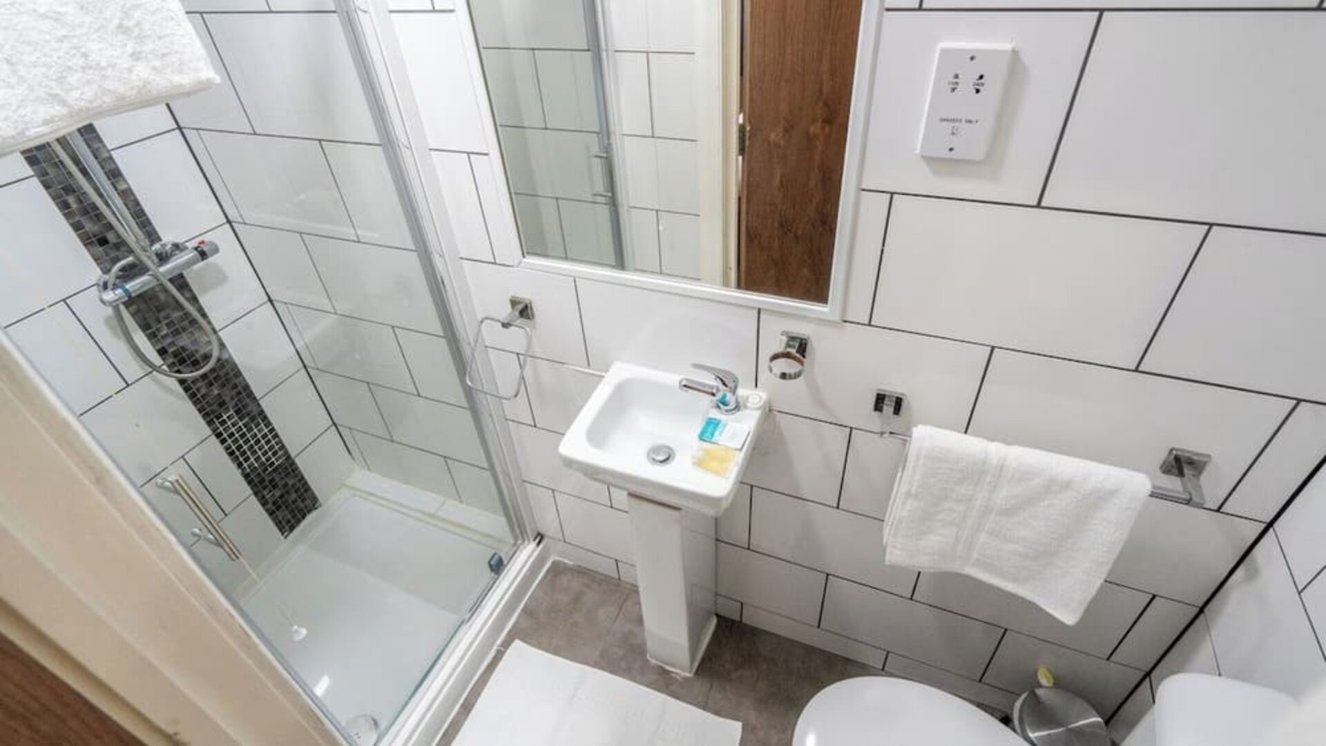 Private guest bathroom with shower and free toiletries at Trivelles Seaforth Hotel.