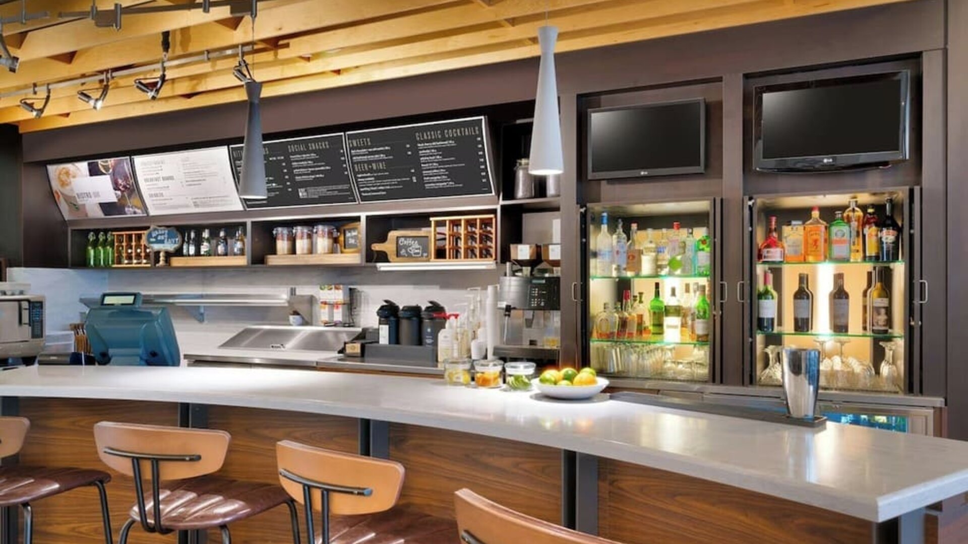 Hotel bar at Courtyard By Marriott Houston NASA/Clear Lake.