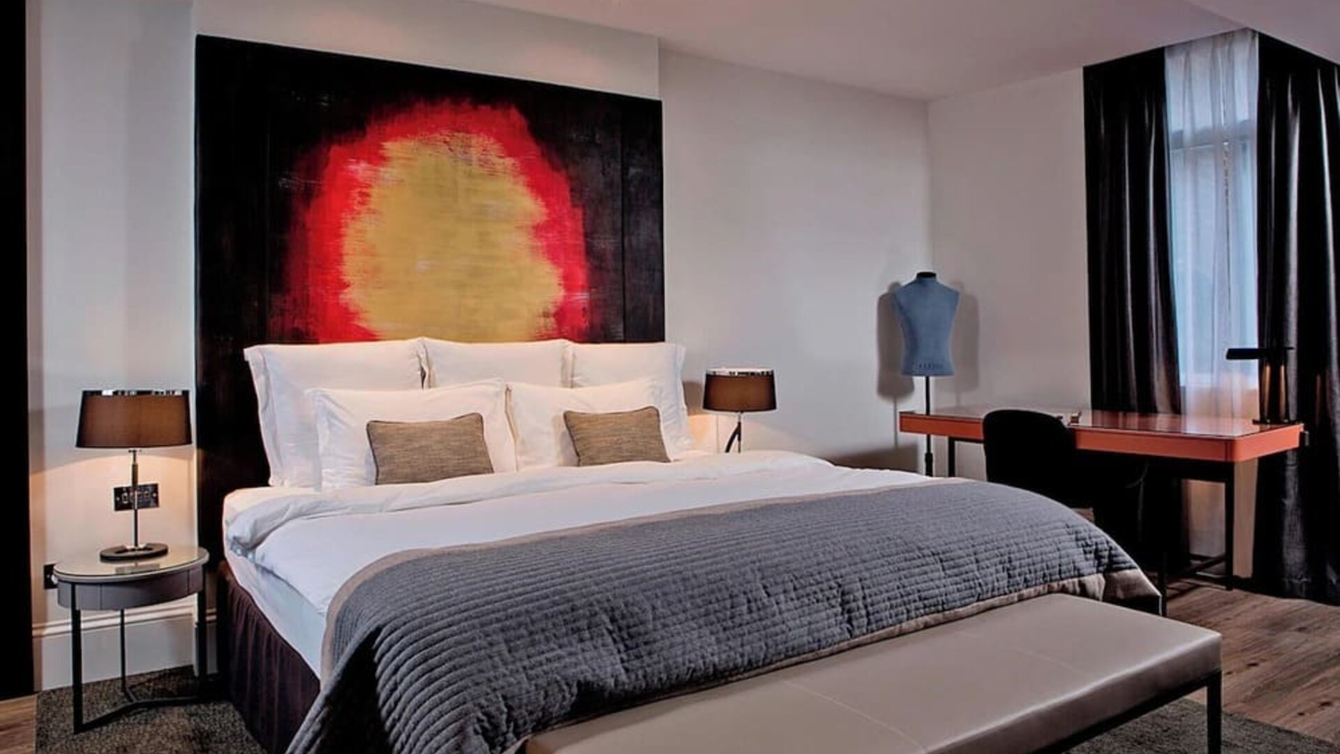 Day use room with work desk at Threadneedles, Marriott Autograph Collection Hotel.