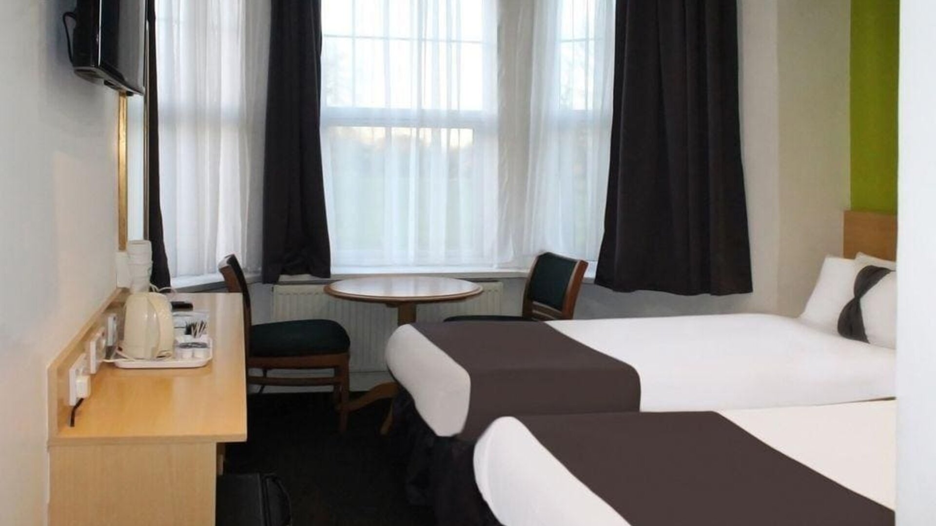 Day use twin room with work desk at Euro Lodge Clapham Hotel.