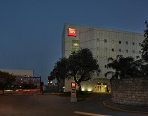 Ibis Monterrey Valle